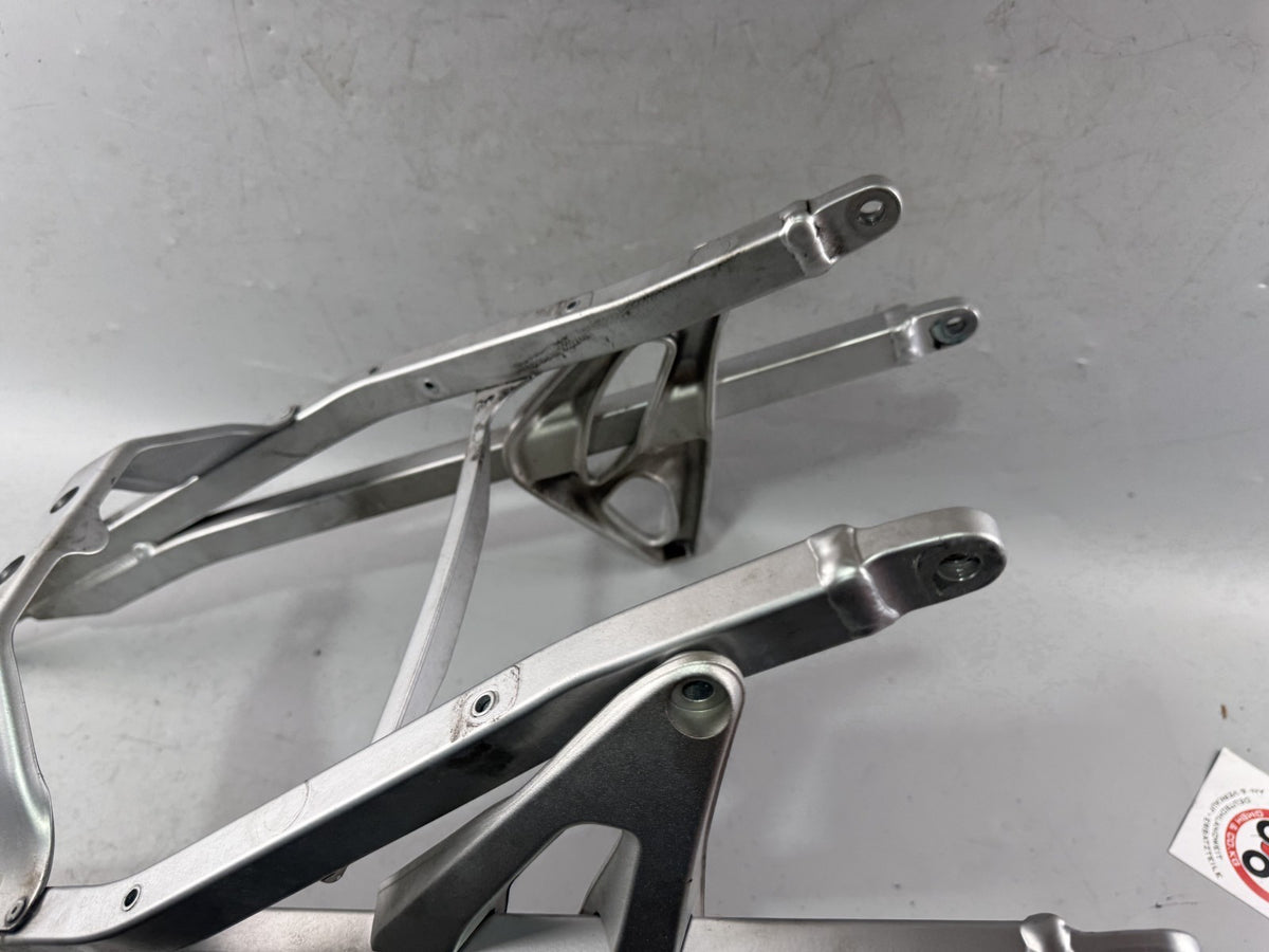 BMW K 1200 S K40 Heckrahmen Frame Verbindung Sozius hinten back Fußrasten