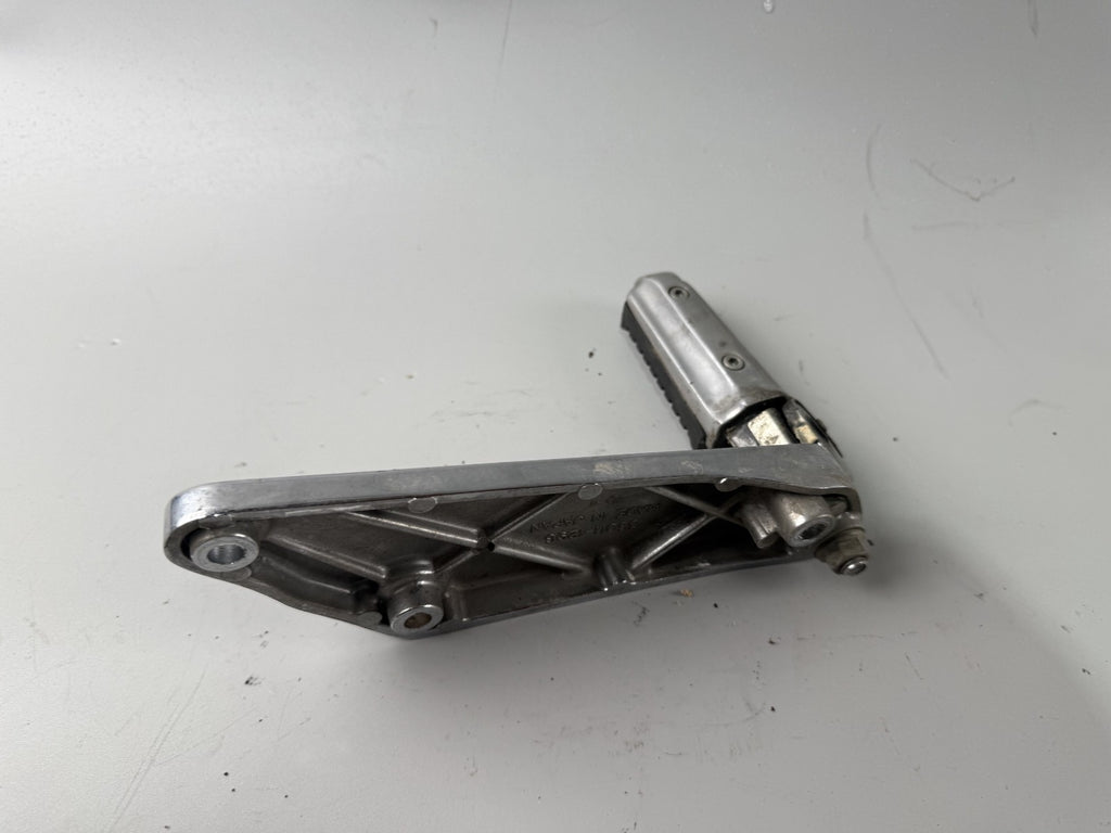 Kawasaki ZL600 Eliminator Fußrastenanlage Foot Step Hangers links left
