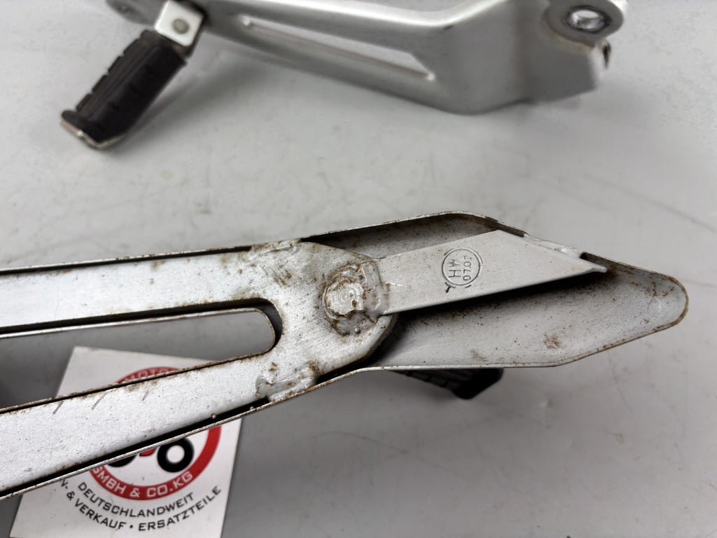 Yamaha YBR 125 RE05 Fußrastenanlage Fußraste rechts links Steps Hangers Halter