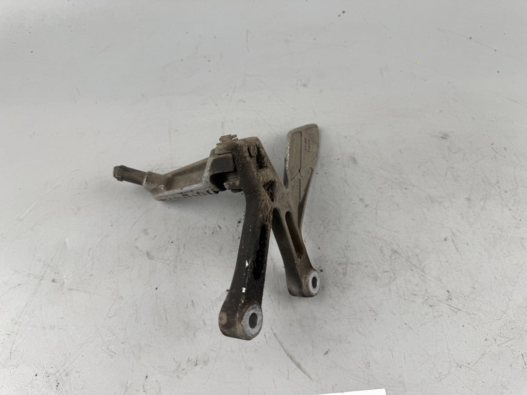 Honda VFR750 F RC36/1 Fußraste vorne links Foot Step Hangers front left