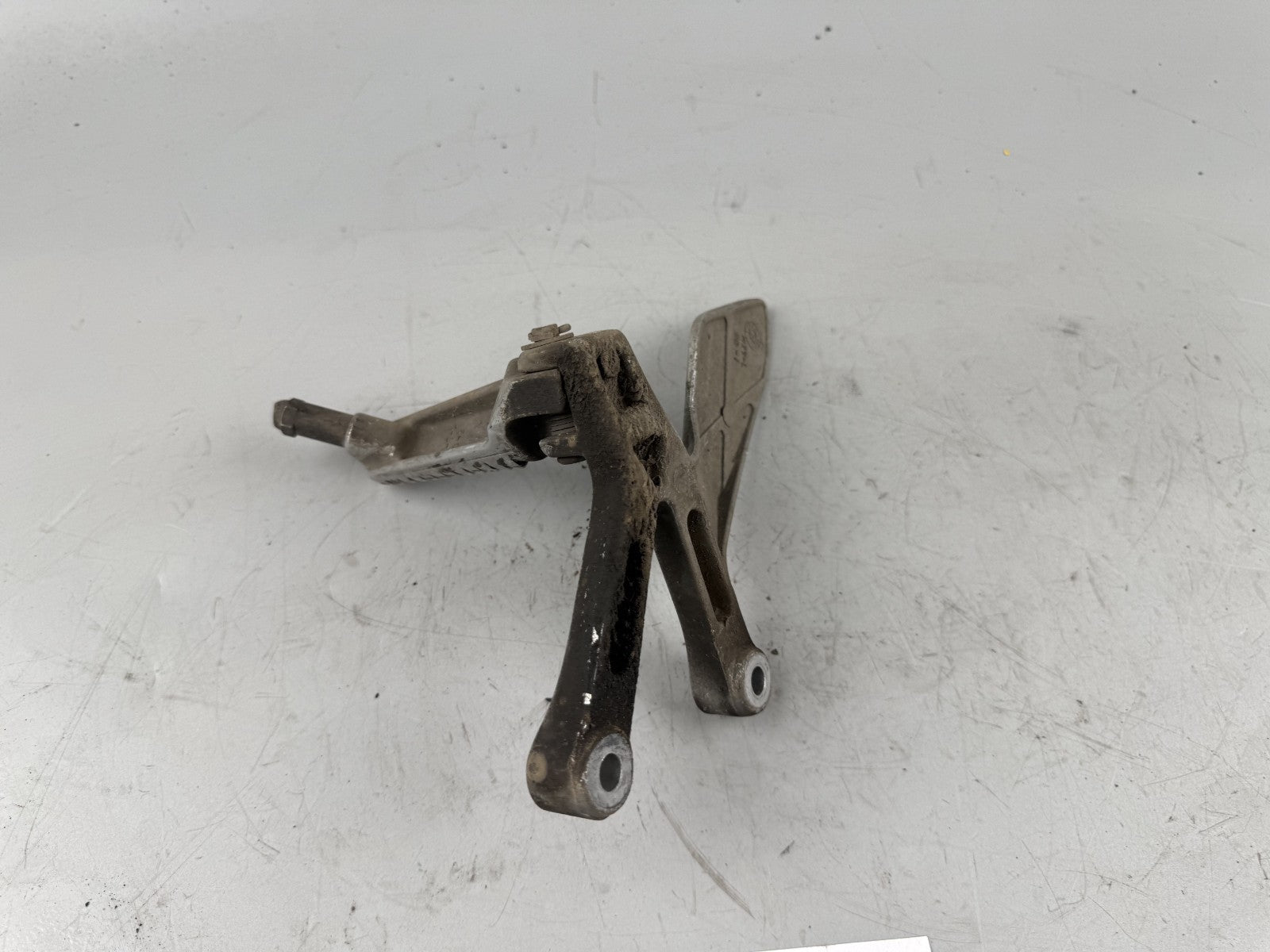 Honda VFR750 F RC36/1 Fußraste vorne links Foot Step Hangers front left