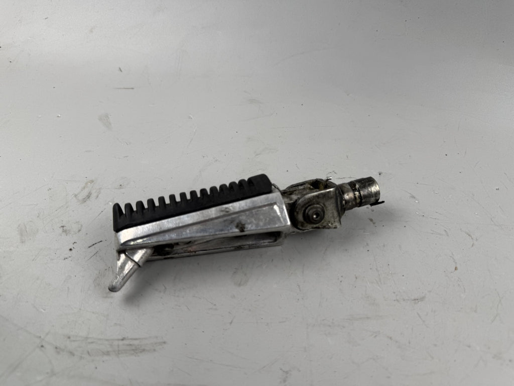 Yamaha XJR 1200 4PU Fußraste Fahrerfußraste vorne Driver Hangers Step Foot