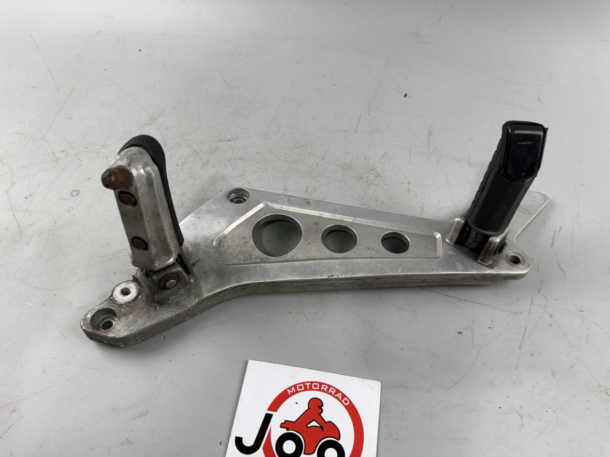 Honda NTV650 revere RC33 Fußrastenanlage Fußraste links left Halteplatte