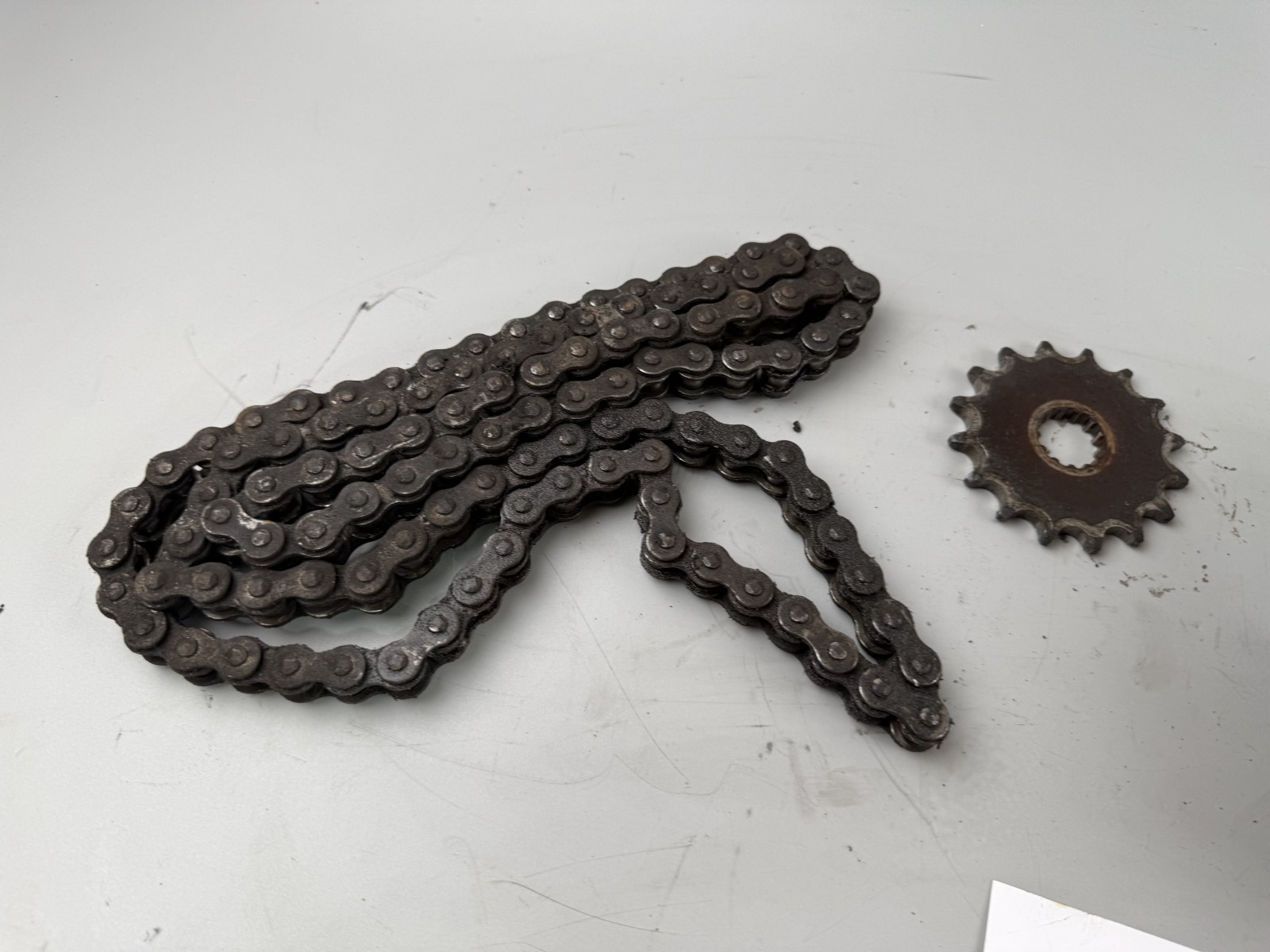Kawasaki ZR-7 ZR750F Kettenradträger Kettensatz Chain Antrieb