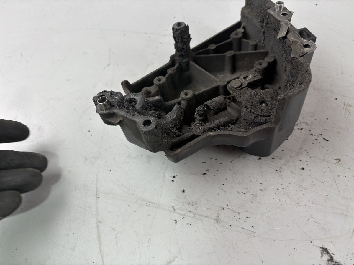 Yamaha FZS600 Fazer RJ02 Ritzelabdeckung Cover Deckel Motor Engine