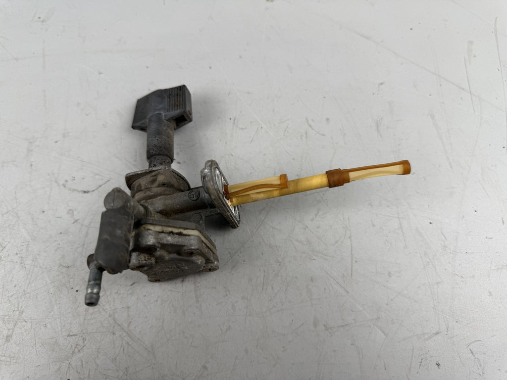 Suzuki GSF600 GN77B Benzinhahn Ventil Tank Benzintank Kraftstoff