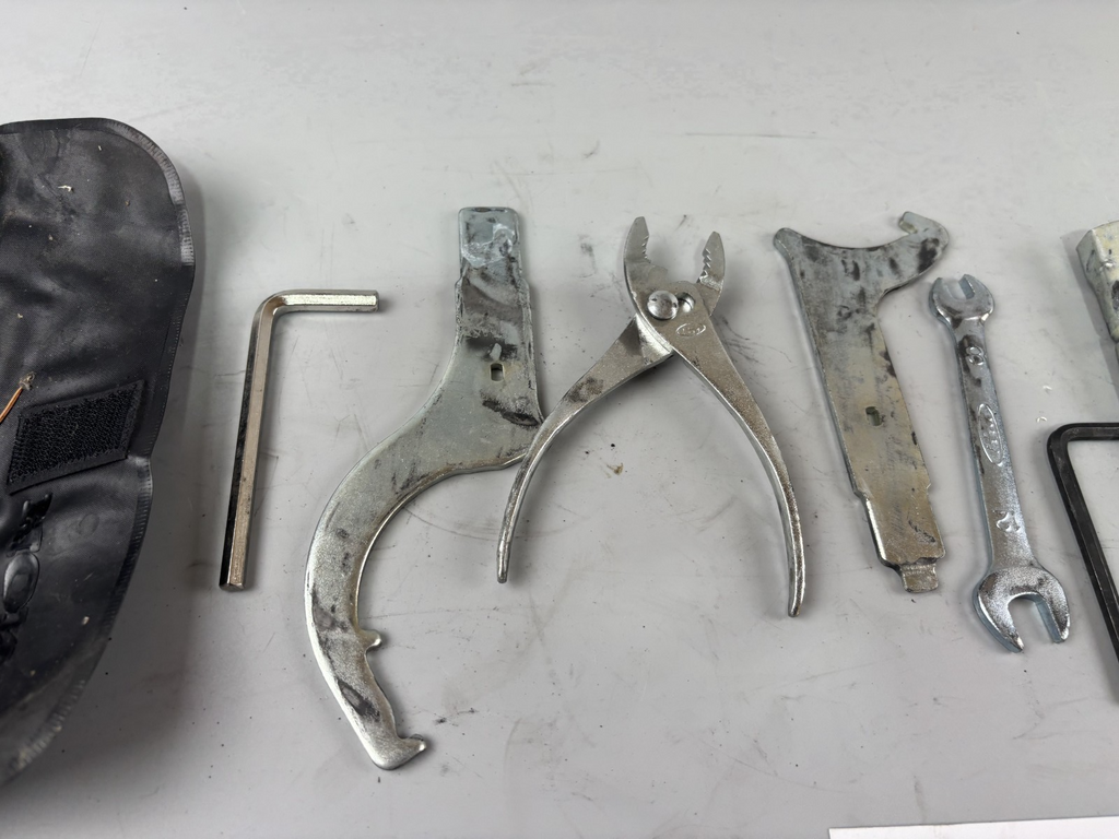 Honda VFR800 RC46/2 VTEC Bordwerkzeug Tools Werkzeugbox