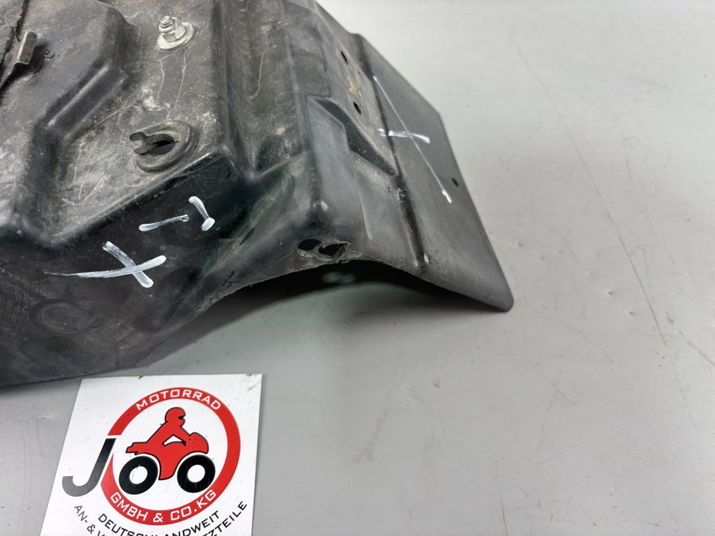 Suzuki GSX-R 750 W GR7BB Heckuntersicht Radlauf Kennzeichen Kotflügel Fender