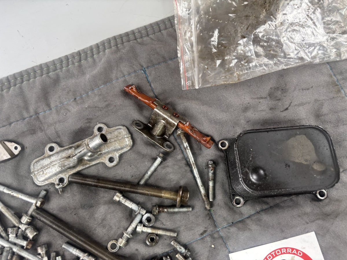 BMW F800 S ST Motor Engine Schrauben Reste Screws
