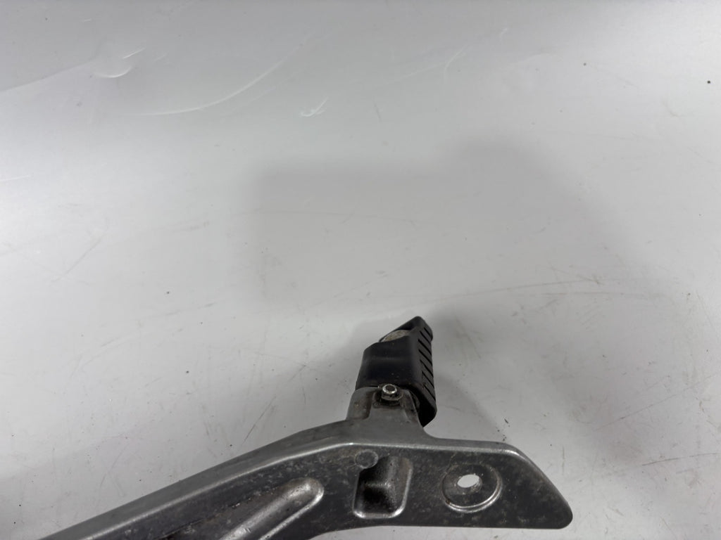 Kawasaki ER 5 EX500A Fußrastenanlage Fußraste Step Hangers Halteplatte links