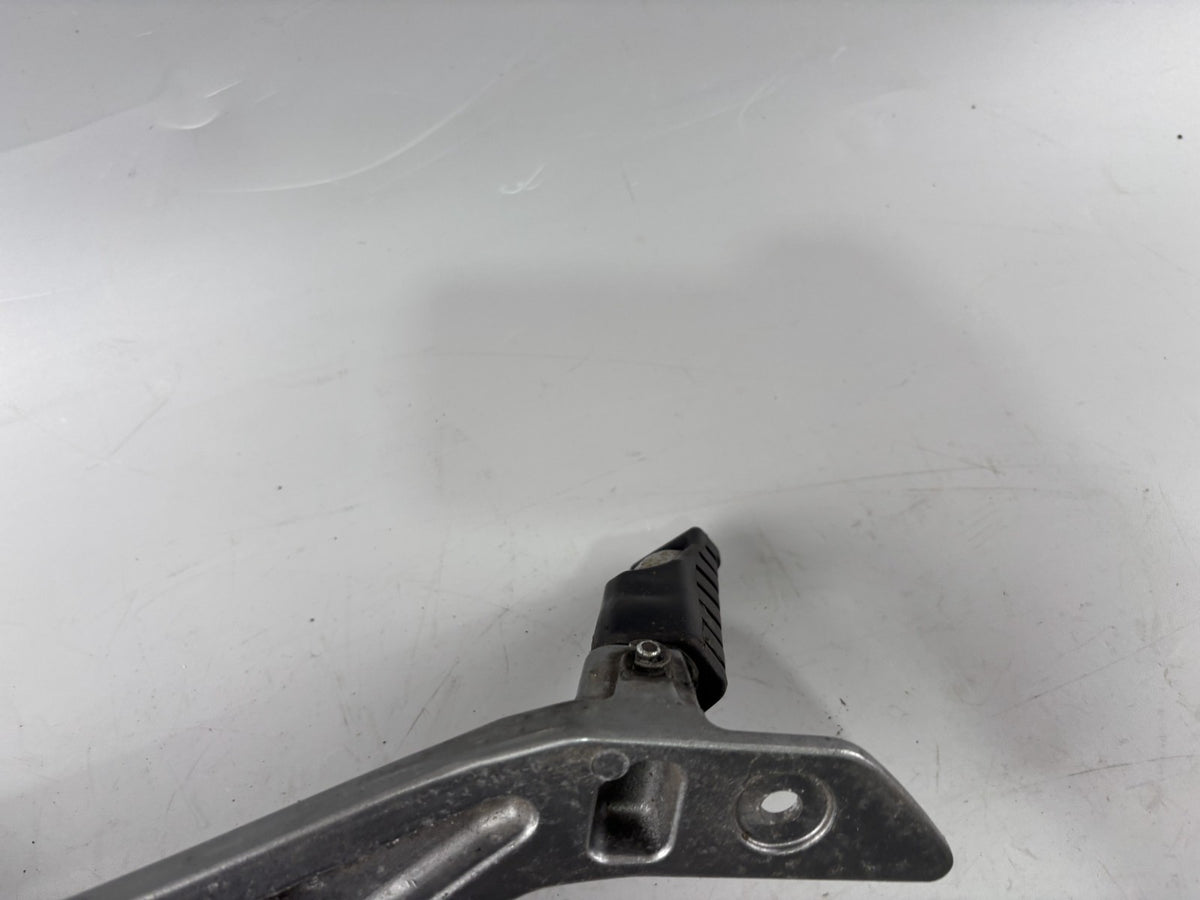Kawasaki ER 5 EX500A Fußrastenanlage Fußraste Step Hangers Halteplatte links