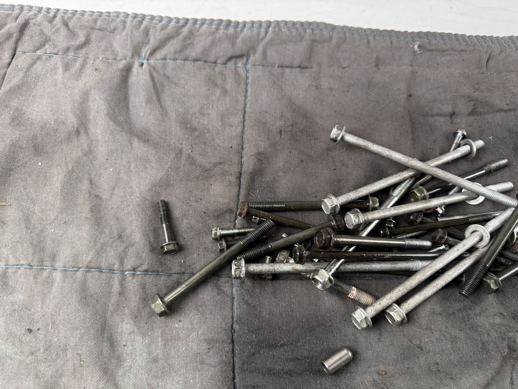 Kawasaki EL250 252 Eliminator Screws Schrauben Reste Motor Engine
