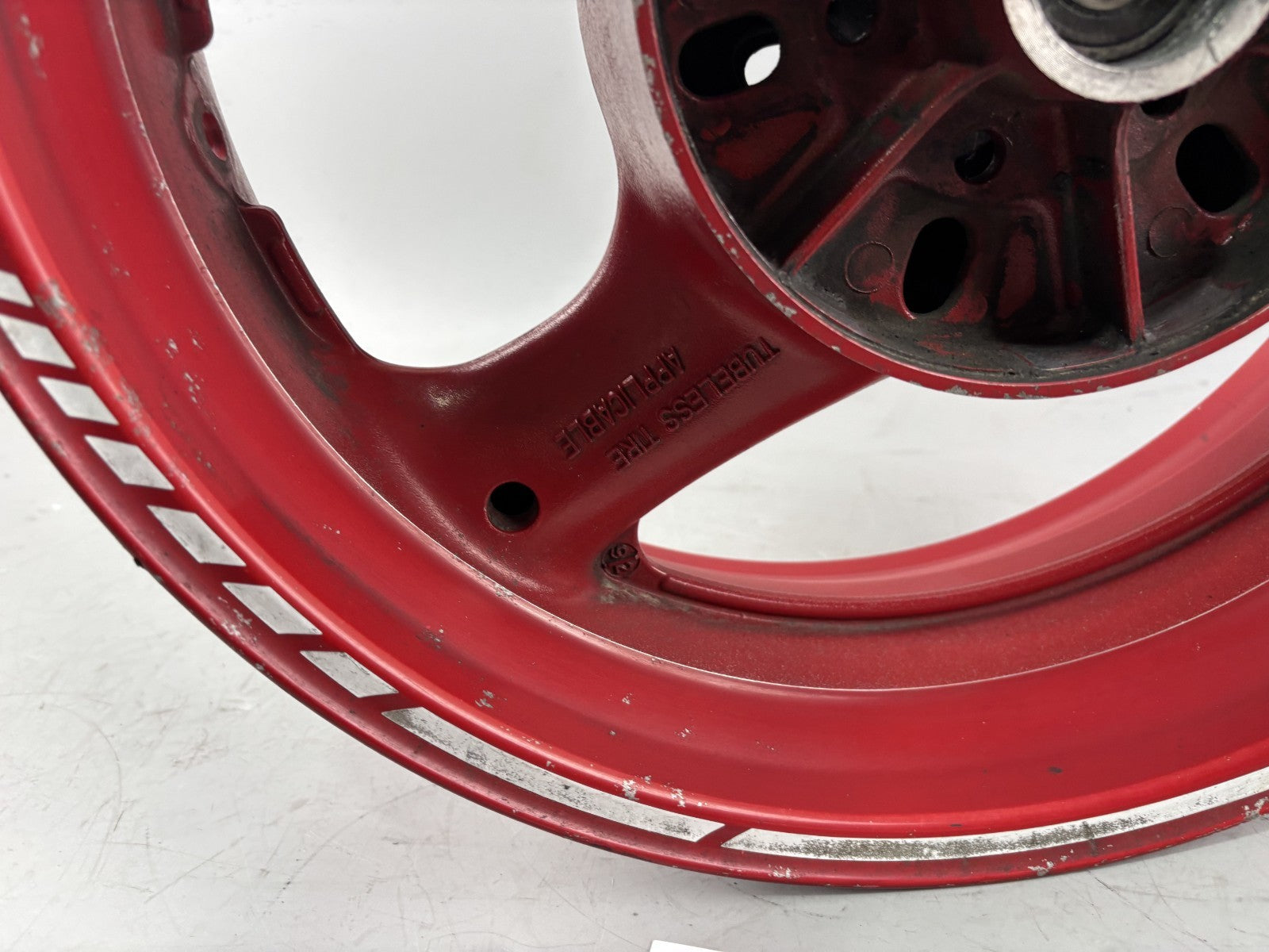 Suzuki GSX-R 750 W GR7BB Hinterradfelge Felge Rim Rad hinten back Reifen