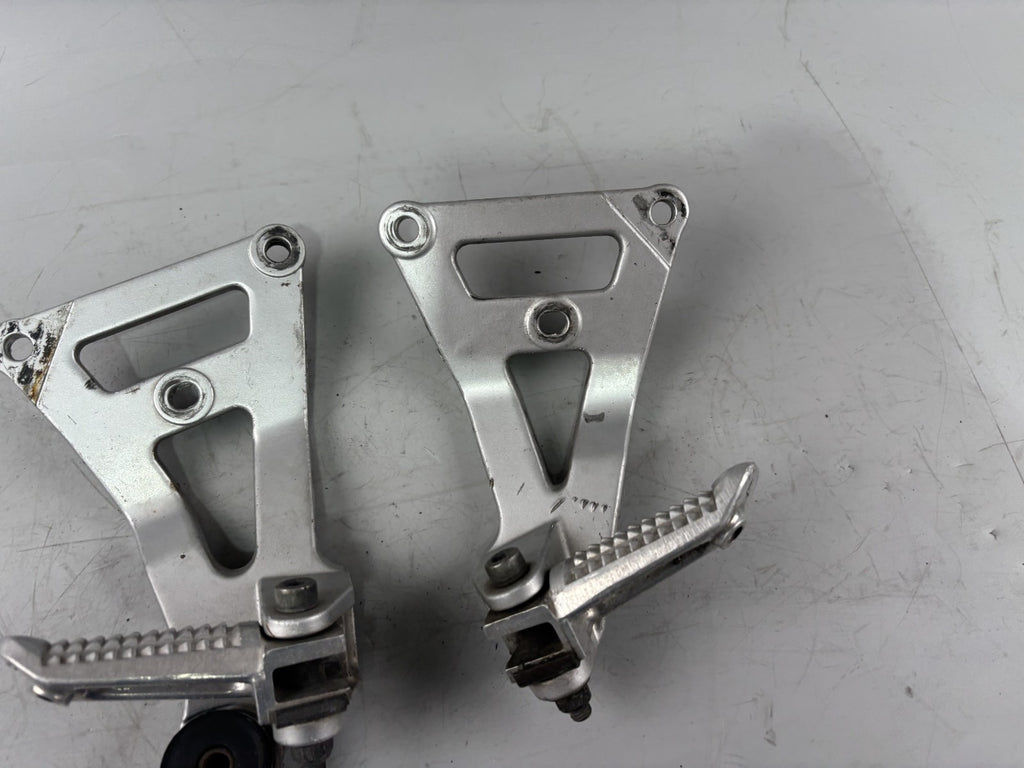 Suzuki GSX-R 750 W GR7BB Soziusfußrasten Beifahrer Fußrastee Foot Hanger Step