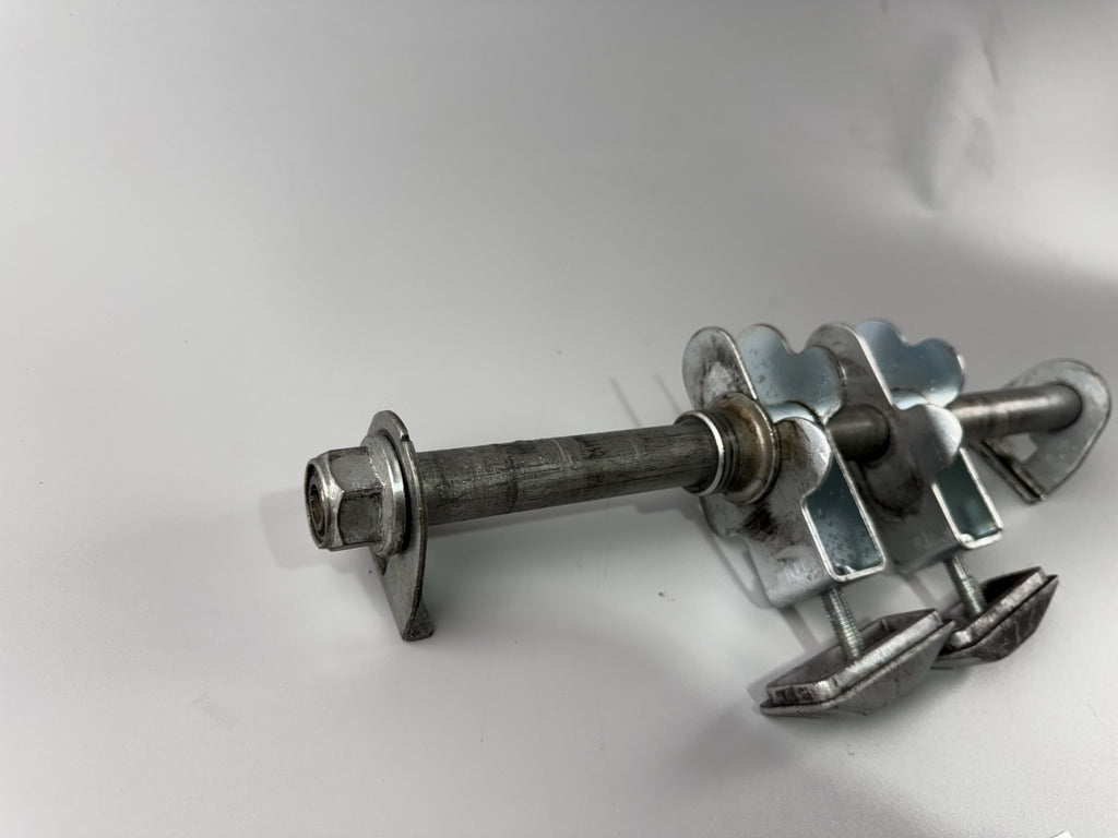 Suzuki GSF 600 Bandit POP WVA8 Achse Steckachse Hinterrad Antrieb Kettenspanner