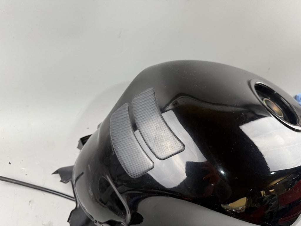Triumph Speed Triple 900 T300B Tank Benzintank Kraftstoff Fuel Gas Gasoline