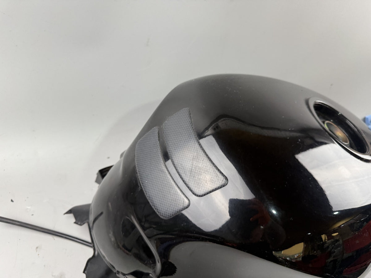 Triumph Speed Triple 900 T300B Tank Benzintank Kraftstoff Fuel Gas Gasoline
