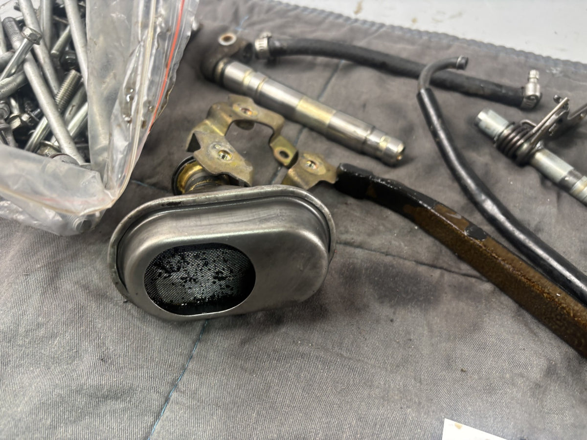 Honda CBR 1000F SC24 Reste Schrauben Screws Motor Engine