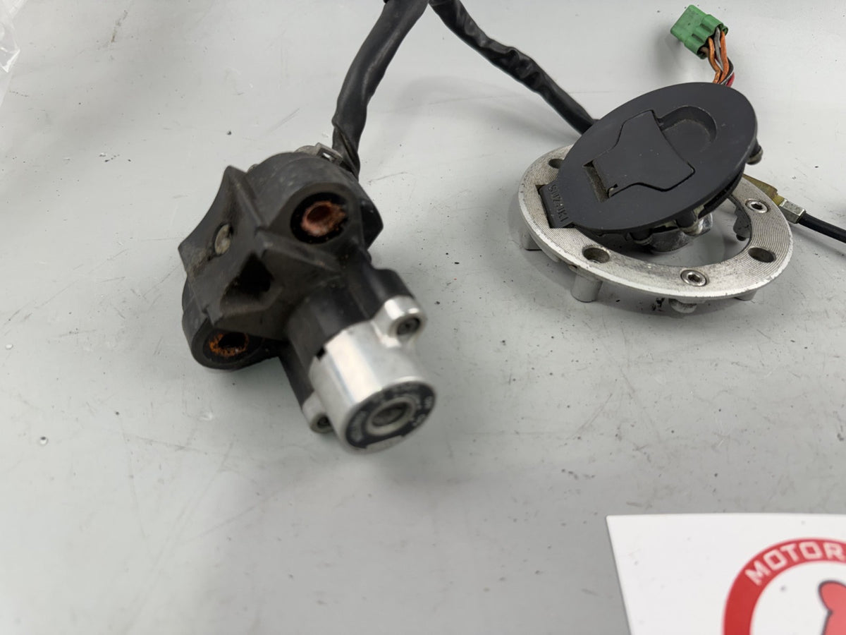 Suzuki GSX 750 AE Inazuma Schlosssatz Key Zündschloss Tankschloss Lock