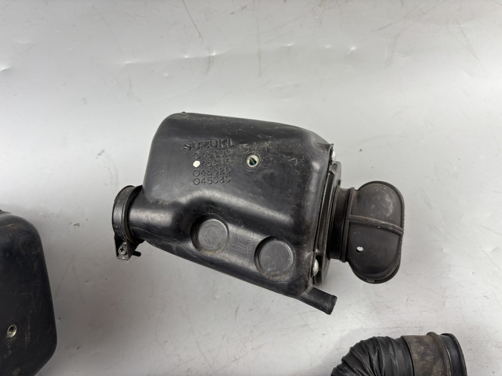 Suzuki VX 800 VS51B Airbox Luftfilterkasten Ansaugung Motor Engine