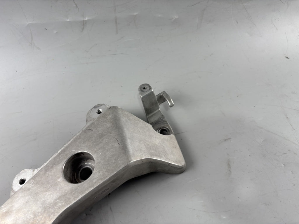 Honda CB 600 F Hornet PC34 Schwinge Drehzapfen Halterung rechts Holder Swing
