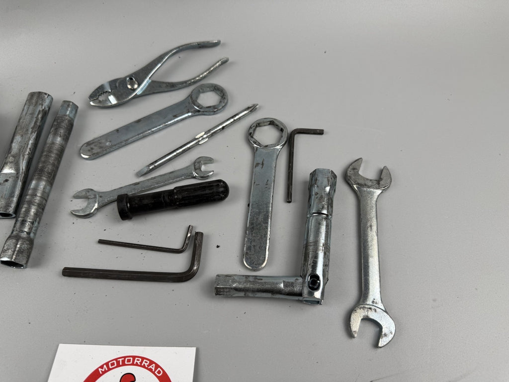 Suzuki GSX 750 AE Inazuma Bordwerkzeug Tools Spezialwerkzeug Parts