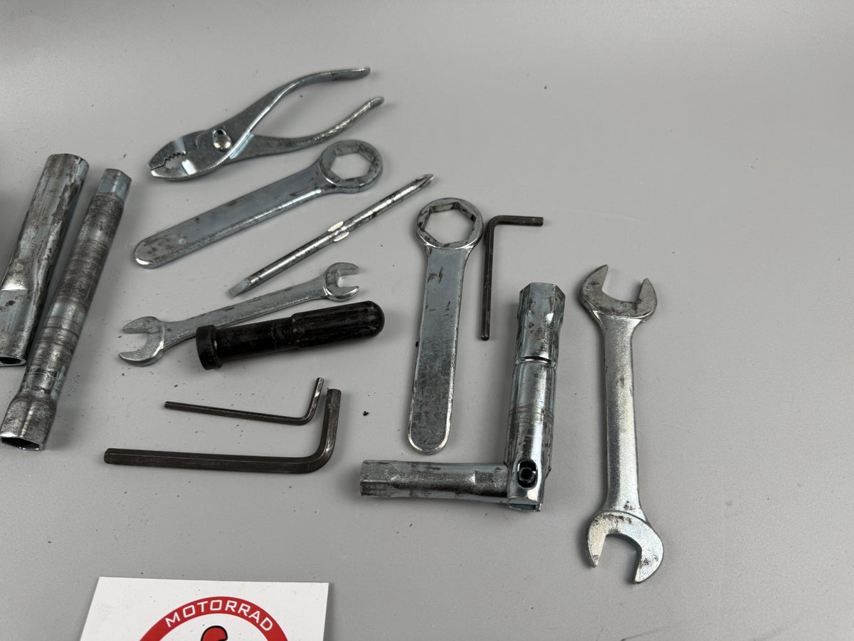 Suzuki GSX 750 AE Inazuma Bordwerkzeug Tools Spezialwerkzeug Parts