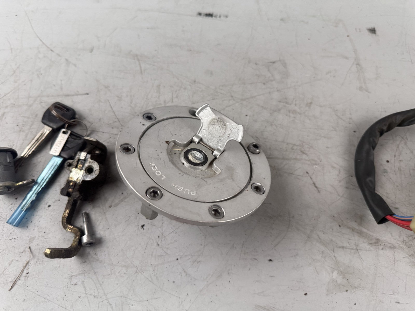 Honda CBF 600 S PC38 Schlosssatz key Lock Zündschloss Tankschloss Seat Sitz