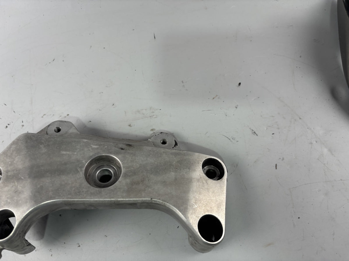 Honda CB 600 F Hornet PC34 Schwinge Drehzapfen Halterung links Holder Swing
