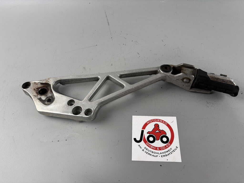 Honda VF 750 F RC15 Fußrastenanlage Fußraste Halteplatte rechts right