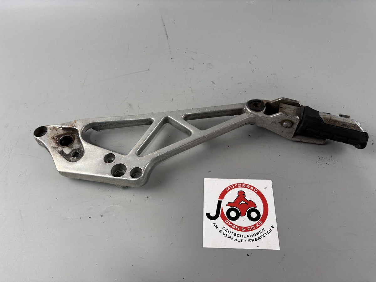 Honda VF 750 F RC15 Fußrastenanlage Fußraste Halteplatte rechts right