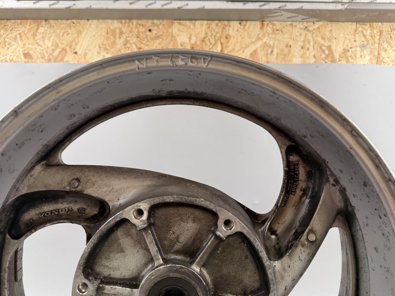 Honda NT650V Deauville RC47 Hinterradfelge Rim back hinten Rad