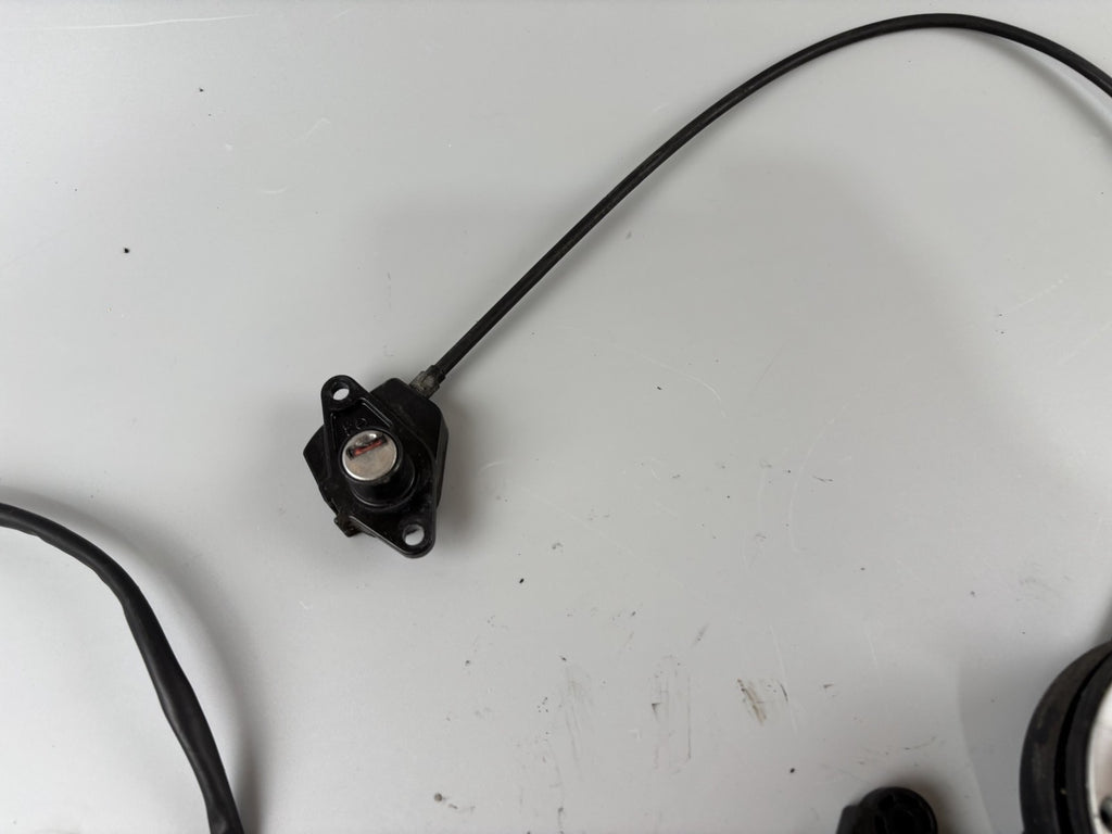 Triumph Daytona 955 T 595 Schlosssatz Zündschloss Sitzbank Tankschloss Key