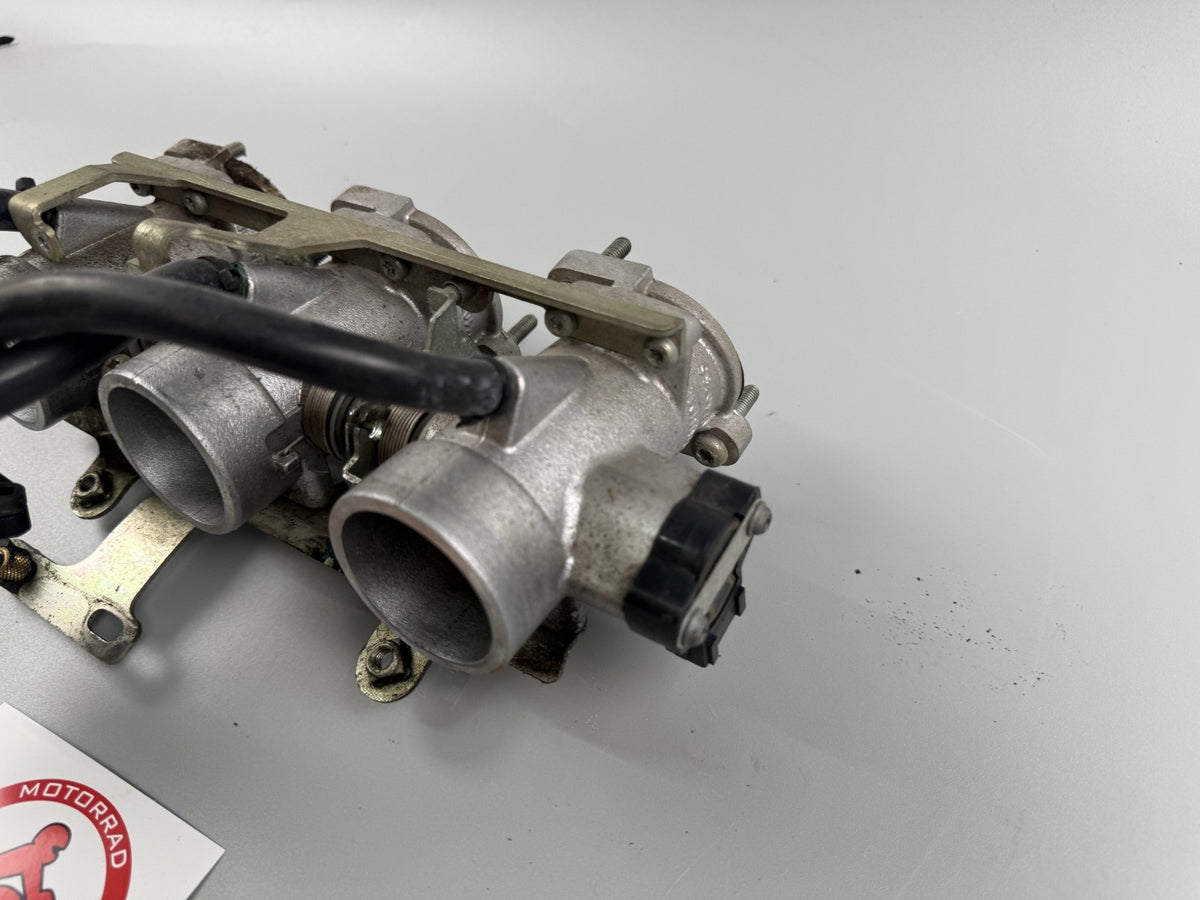 Triumph Sprint 955i ST T695 Einspritzanlage Einspritzung Drosselklappe