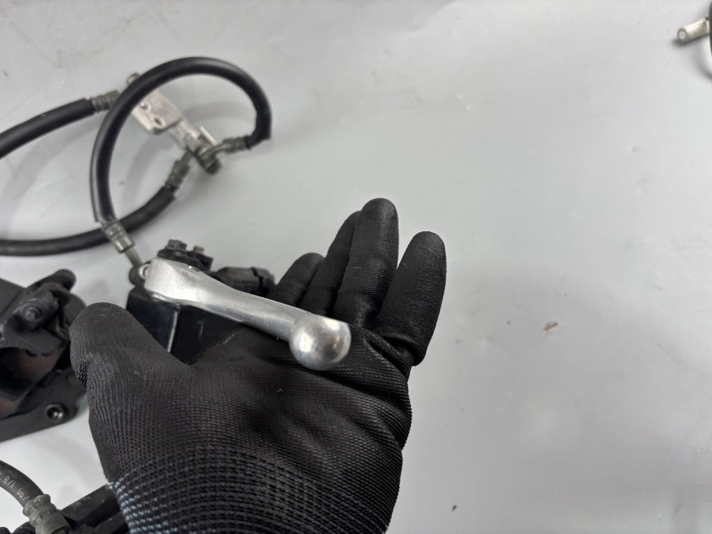 Suzuki SV650 N AV Bremse Brake Bremsanlage Bremssattel Zange vorne front