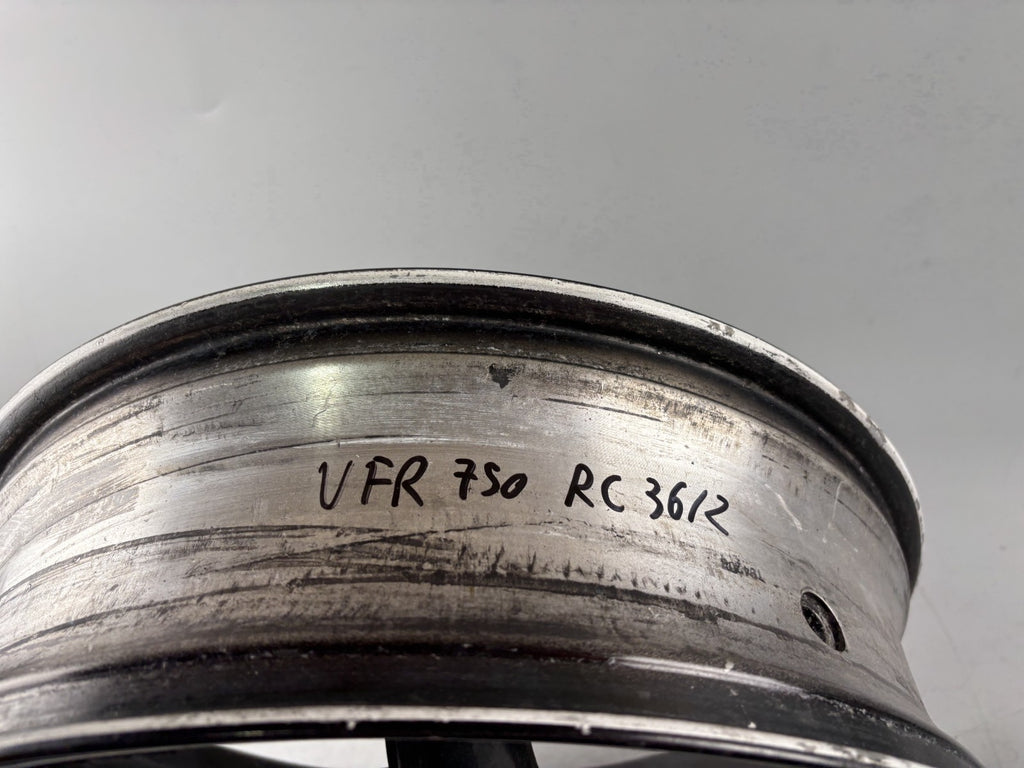 Honda VFR750 F Rc36/2 Hinterradfelge Felge Rim Rad hinten back Reifen