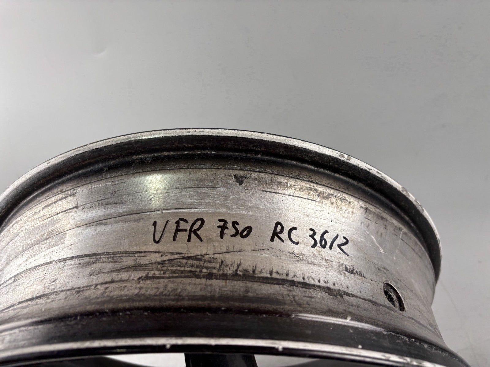 Honda VFR750 F Rc36/2 Hinterradfelge Felge Rim Rad hinten back Reifen