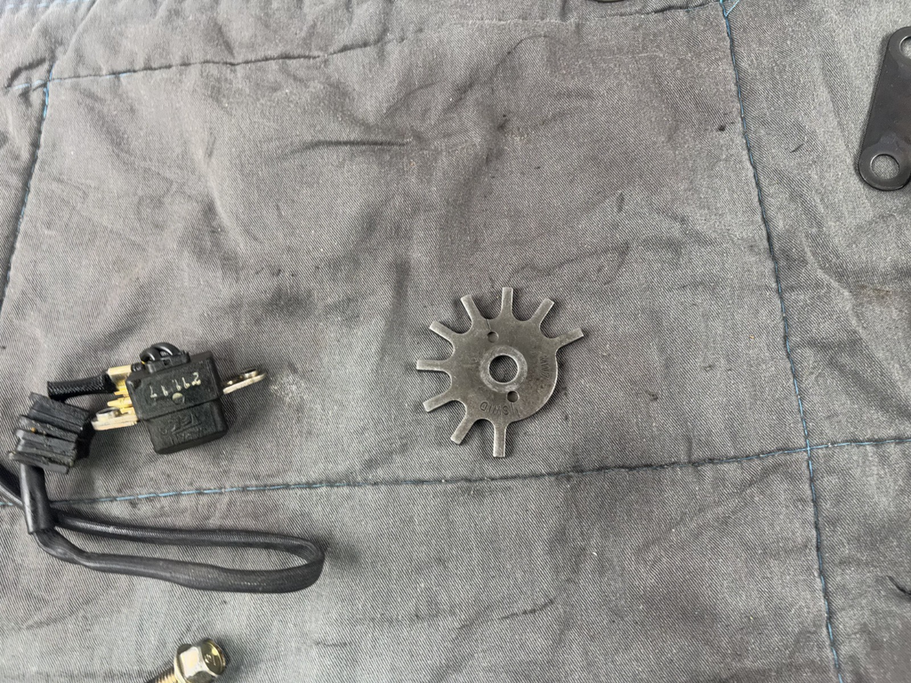 Honda CBR 1000F SC24 Zündgeber Pick-Up Rotor Motor Engine