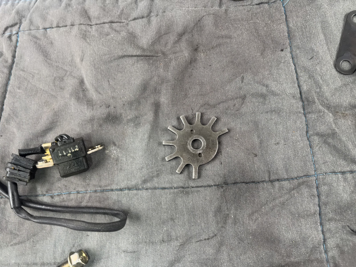 Honda CBR 1000F SC24 Zündgeber Pick-Up Rotor Motor Engine