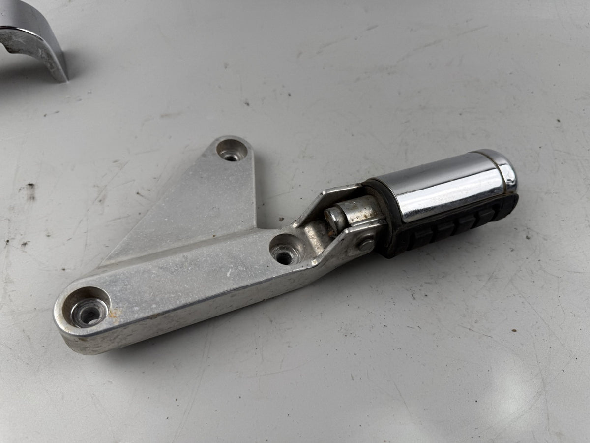 Honda CMX450 Rebell PC17 Fußraste Foot Stp Hangers hinten rechts back