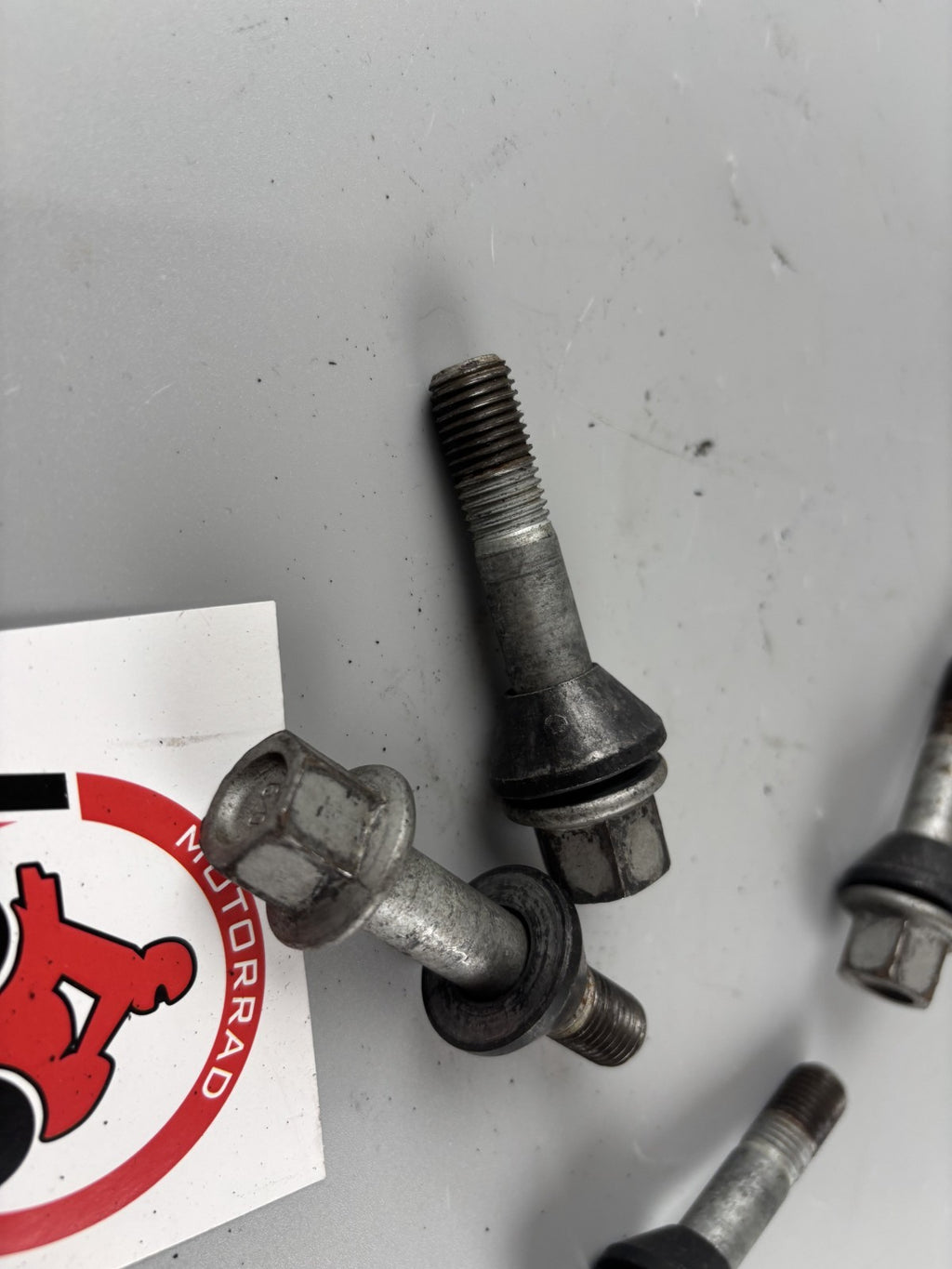 BMW R 1100 RS Bolzen Radbolzen Halter Schrauben Screws
