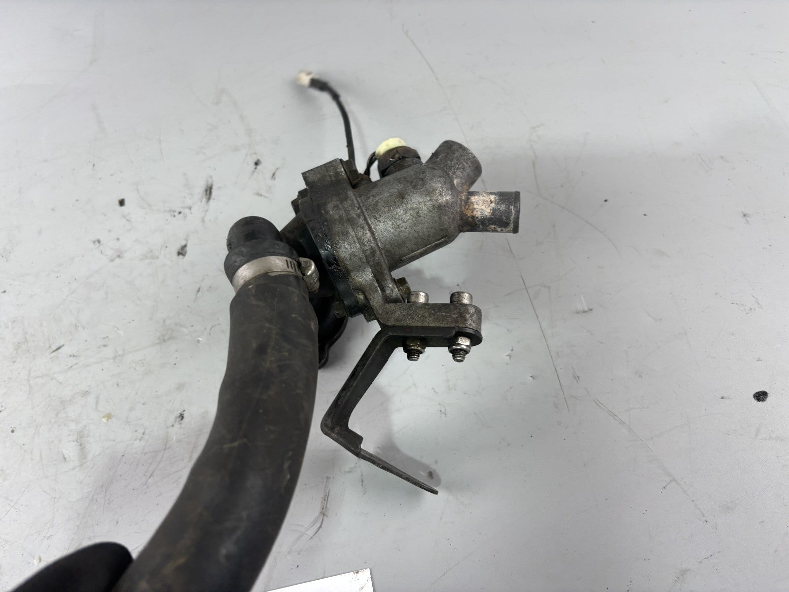 Suzuki GSX-R 750 W GR7BB Einfüllstutzen Thermostat Einlass kühler Cooler