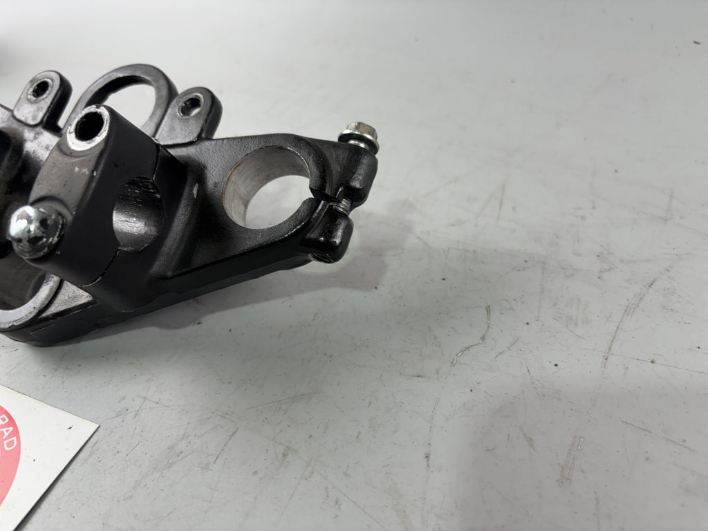 Yamaha YBR 125 RE05 obere Gabelbrücke Bridge Verbindung Holder Halter Lenker