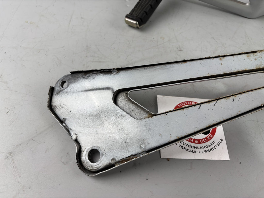 Yamaha YBR 125 RE05 Fußrastenanlage Fußraste rechts links Steps Hangers Halter