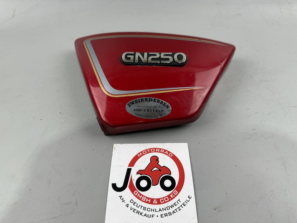 Suzuki GN250 NJ42A Seitenteil Seitendeckel Sidecover Verkleidung links left