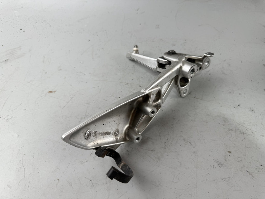 BMW K 1200 S K40 Fußraste vorn rechts Foot Step Hangers Fußrastenanlage right