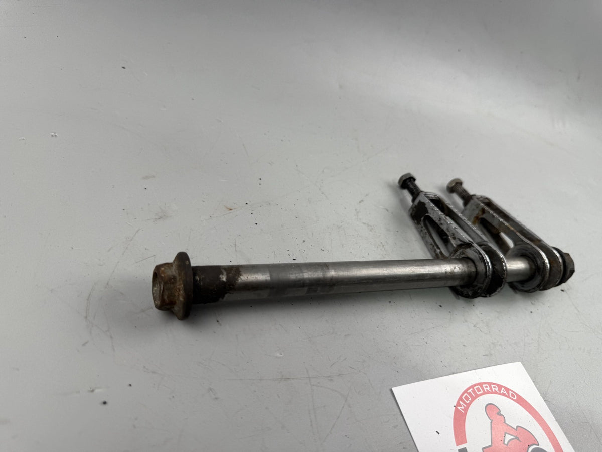 Honda XBR 500 PC15 Achse Steckachse Hinterradachse Kettenspanner