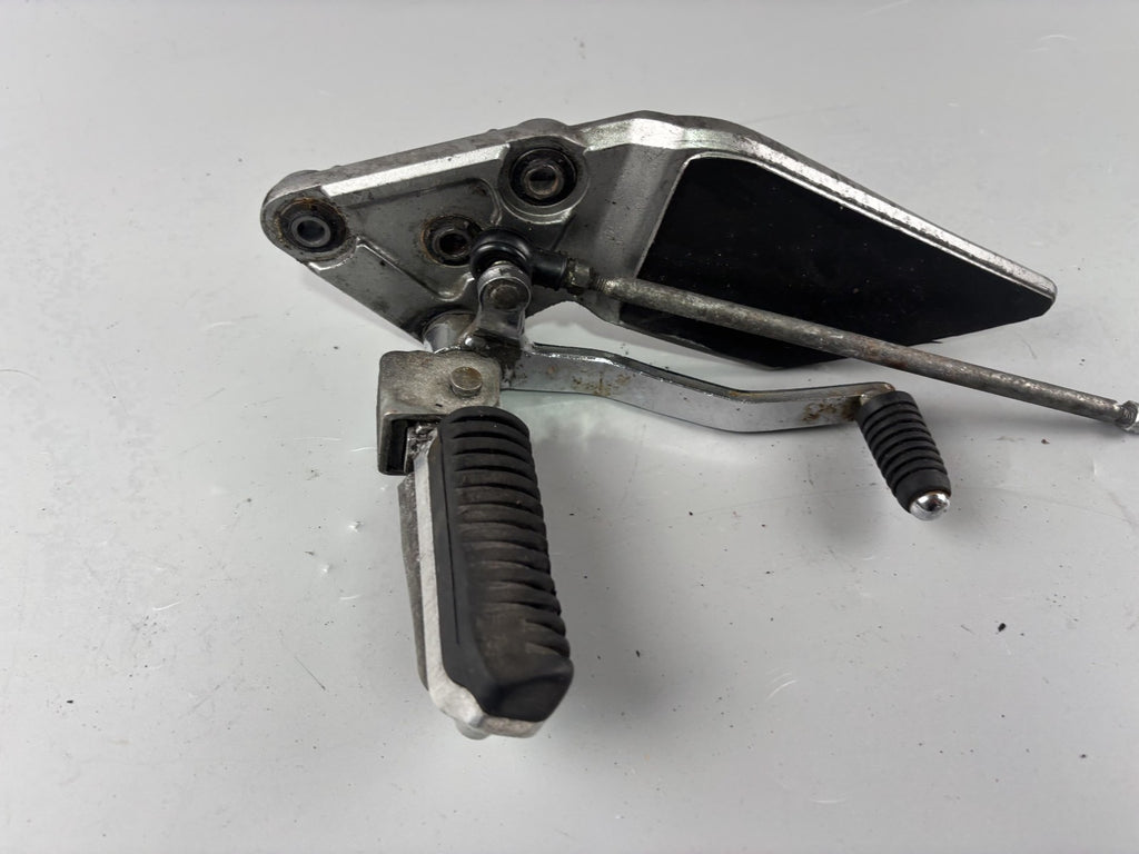 Suzuki GSF600 GN77B Fußraste Fußrastenanlage Foot Hangers Step links left