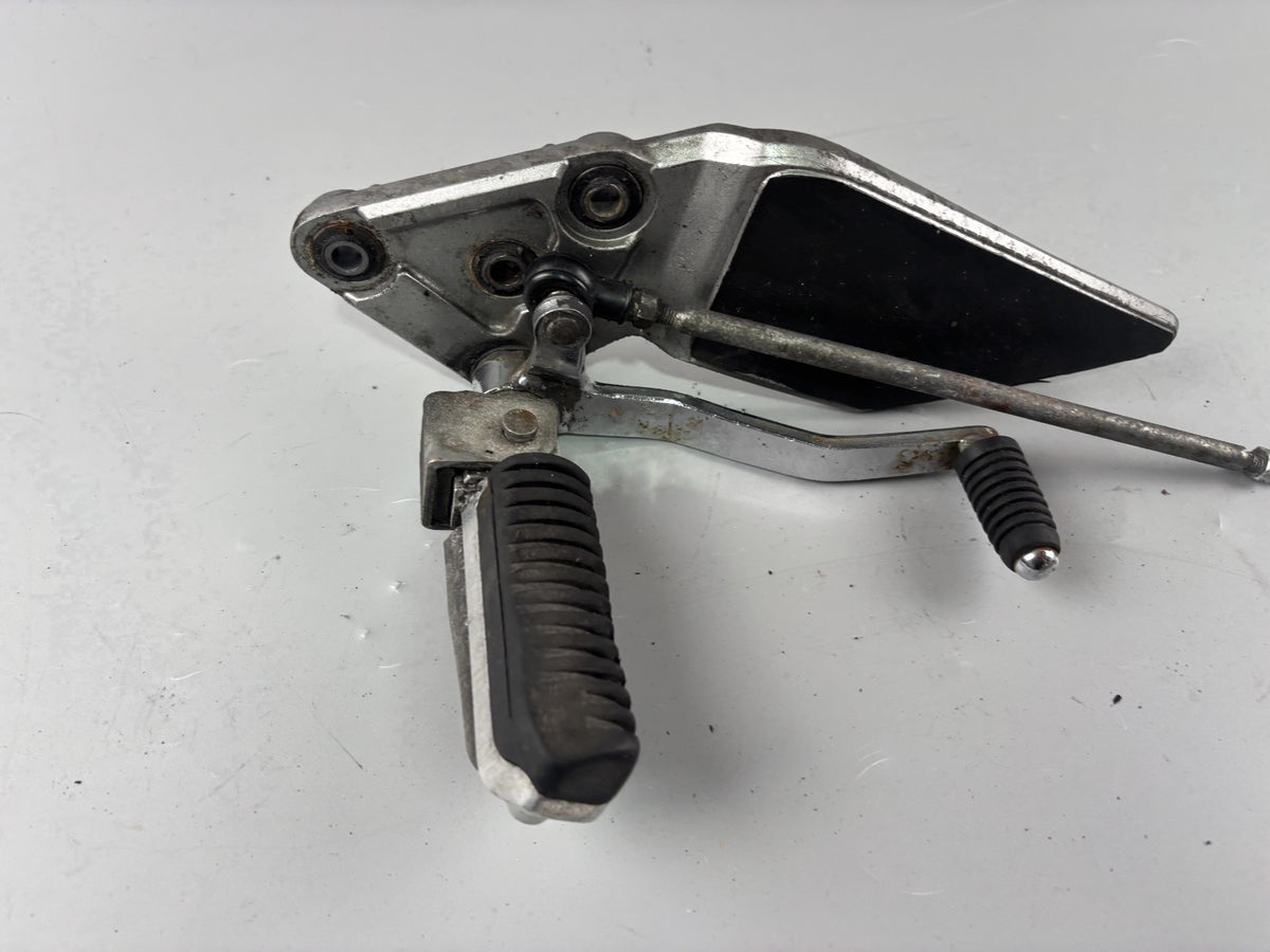 Suzuki GSF600 GN77B Fußraste Fußrastenanlage Foot Hangers Step links left