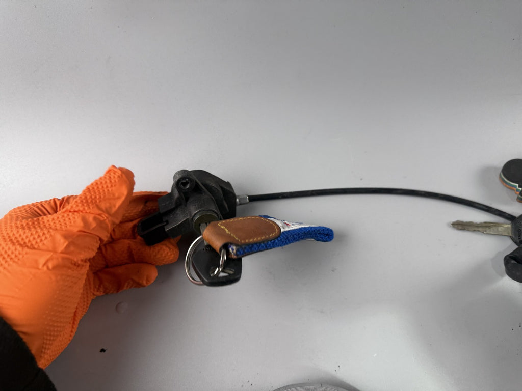 Suzuki GSF 600 Bandit POP WVA8 Schlosssatz Zündschloss Sitzbank Key Lock Tank
